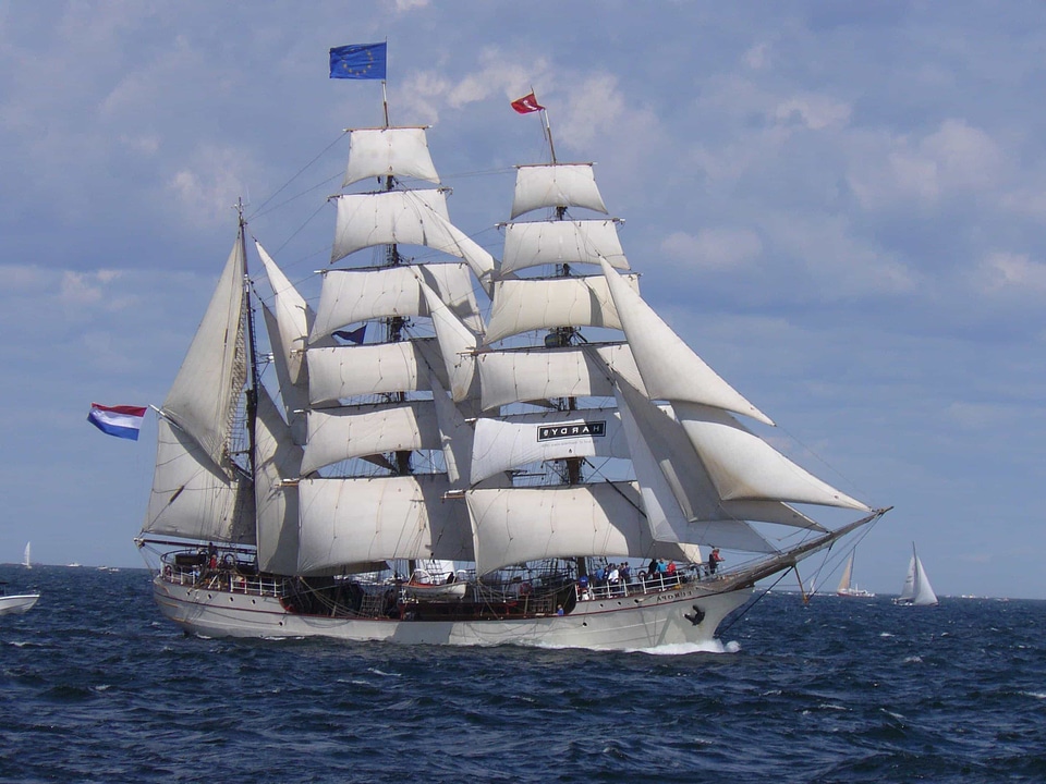 Beautiful Photo boat frigate