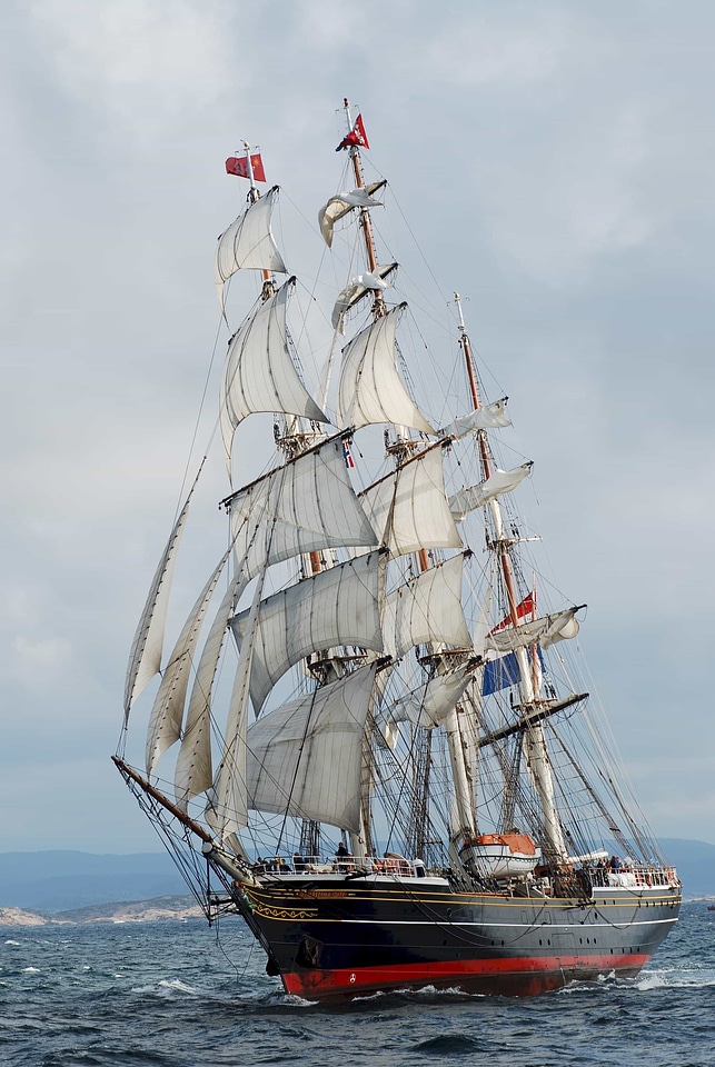 Boat frigate marine