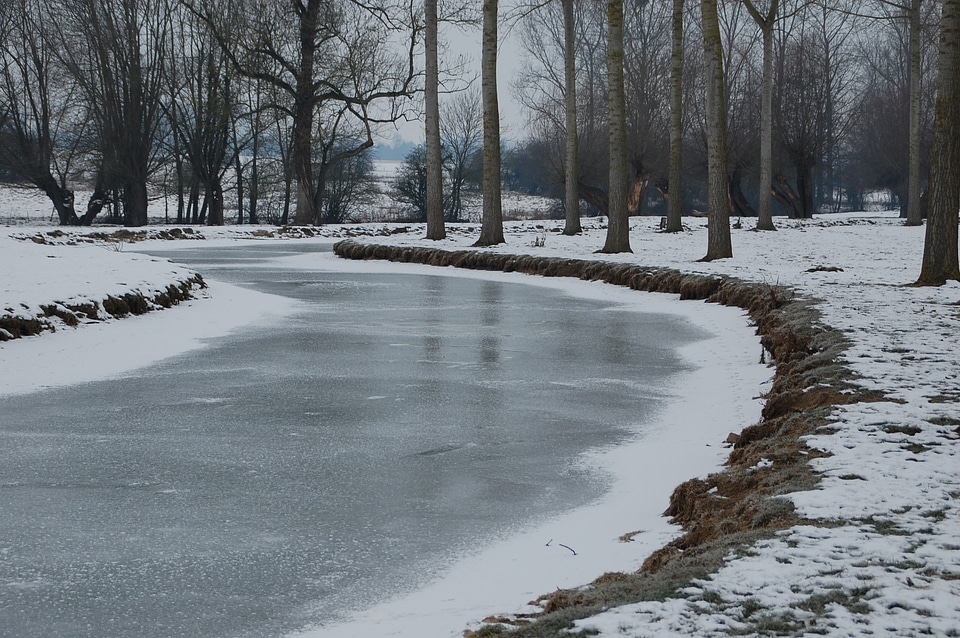 Water courses gel winter