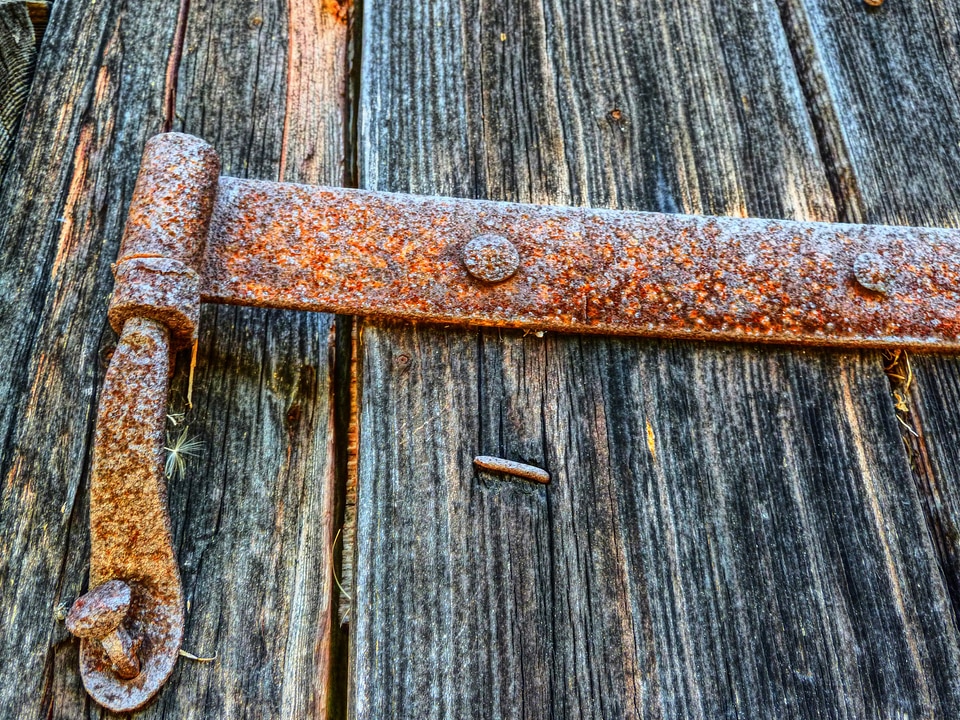 Articulation wood door