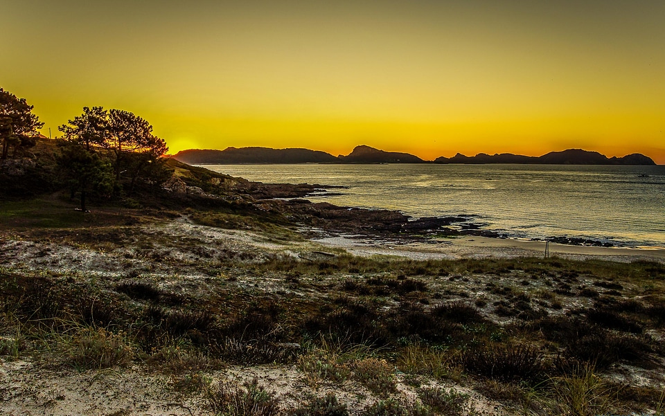 Atmosphere backlight beach