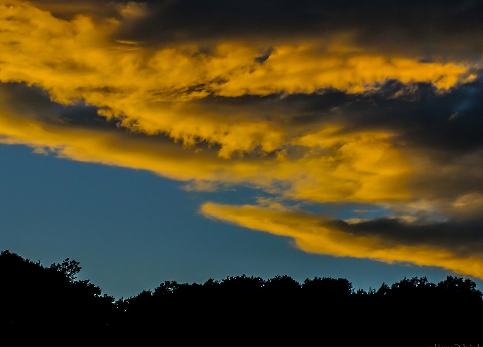 Atmosphere backlight cloud
