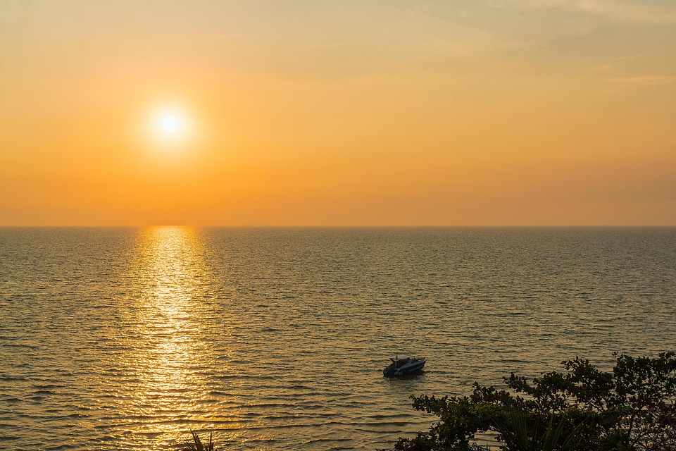 Atmosphere backlight beach