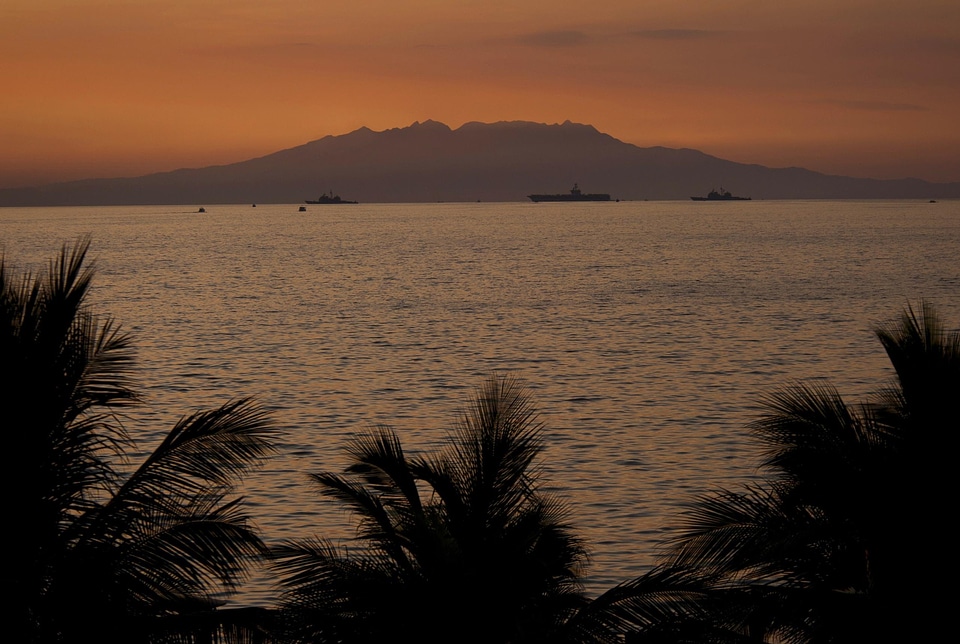 Atmosphere backlight beach