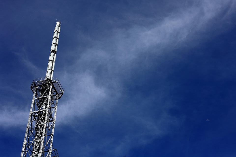 Antenna communication construction