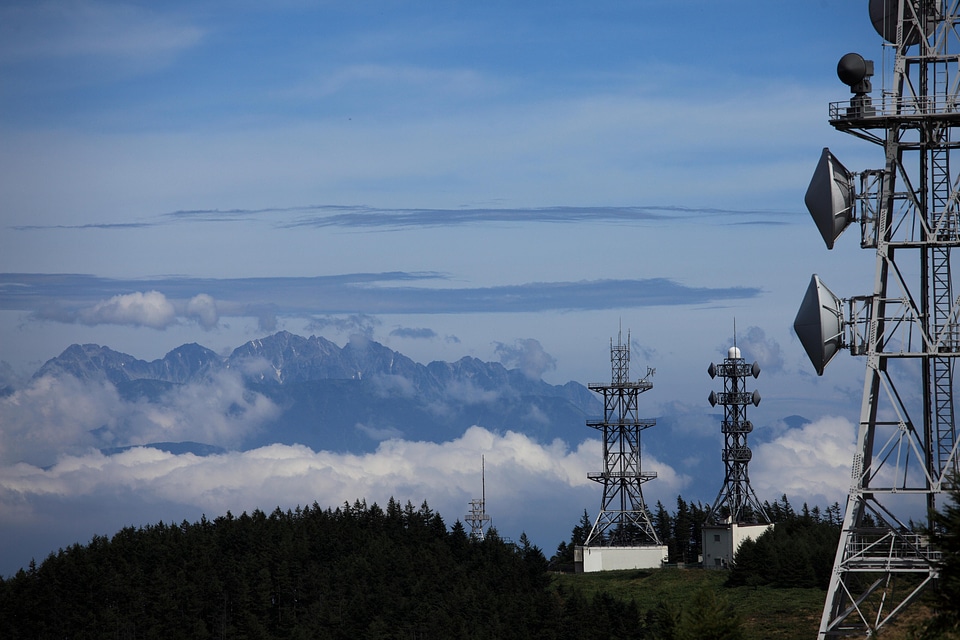 Antenna cable communication