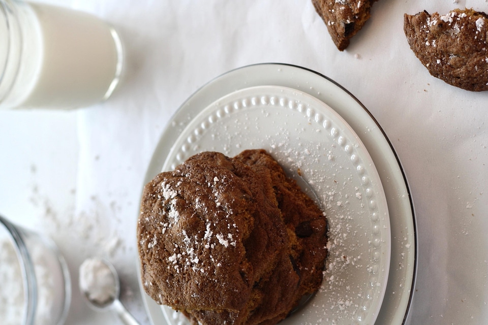 Biscuit breakfast brown