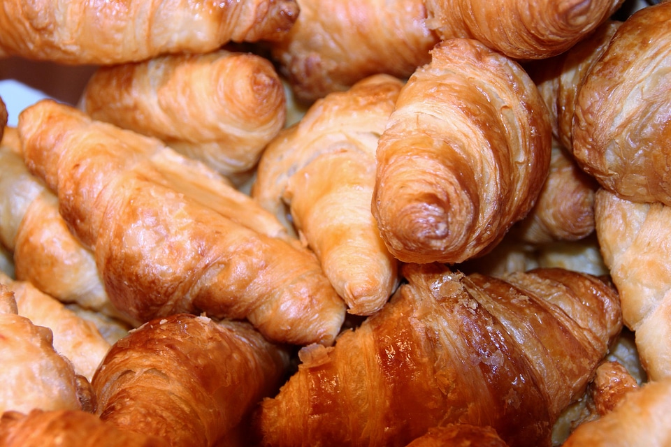 Breakfast calorie crescent