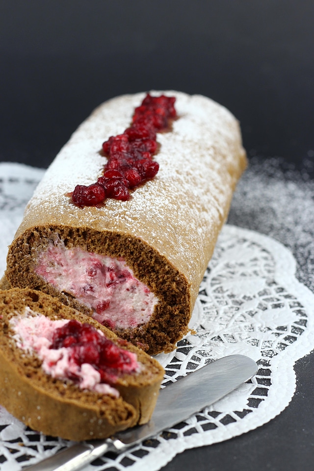 Berry biscuit cake photo