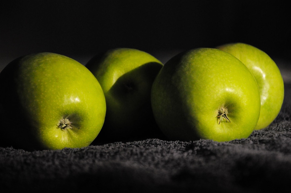 Apple apples dark