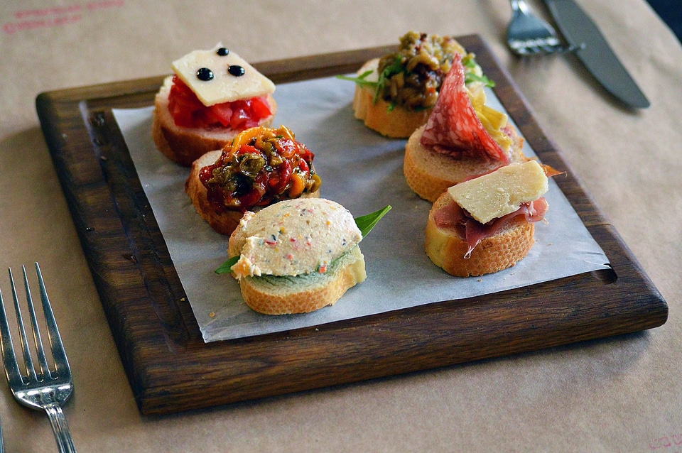 Appetizer bread cutlery photo