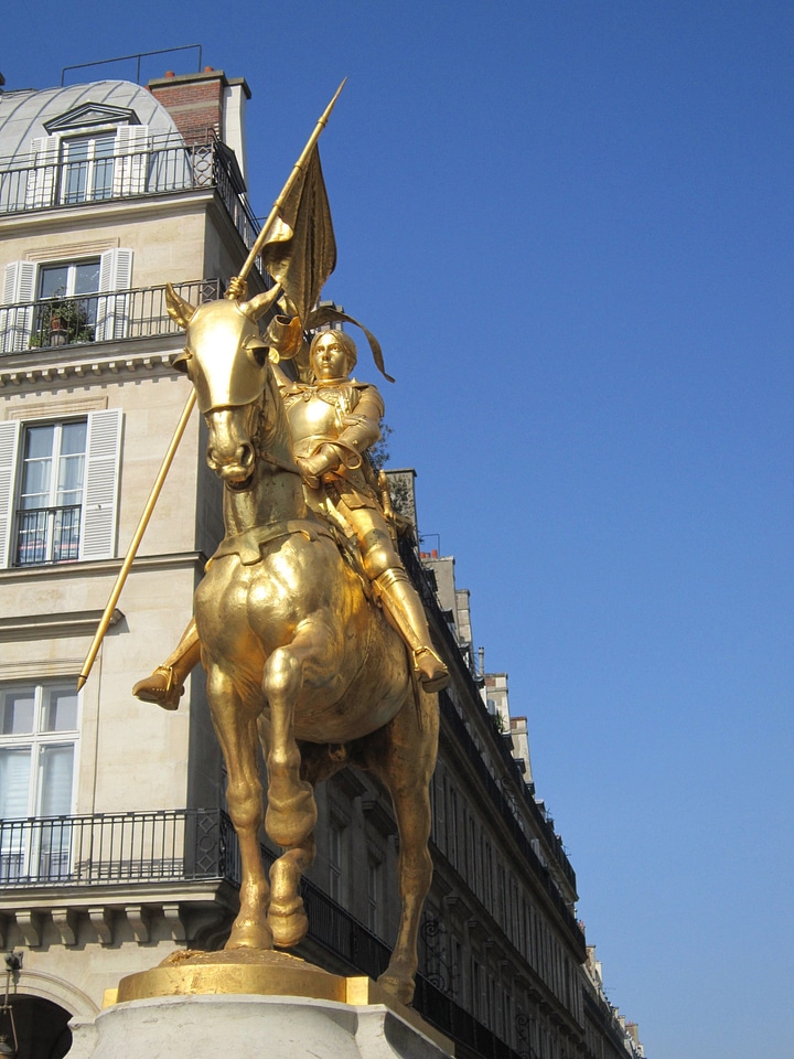 Sculpture golden statue folk heroine