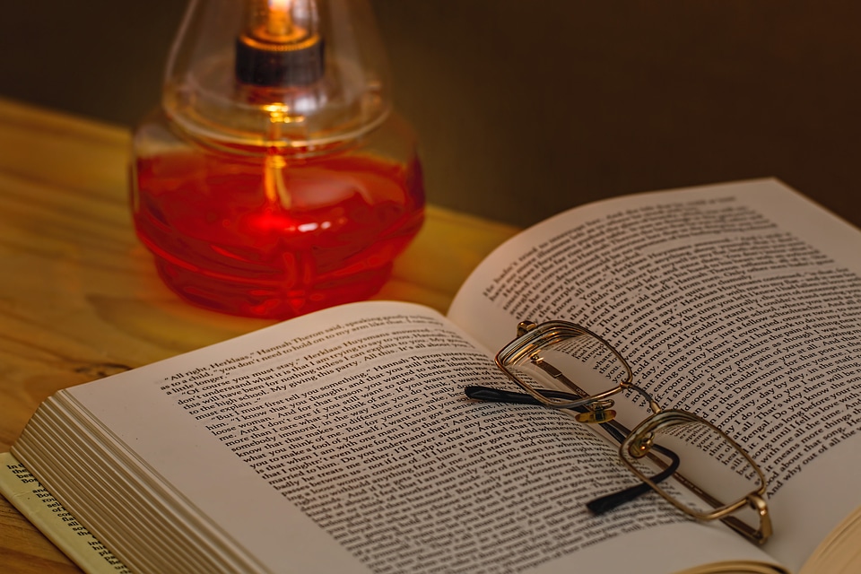 Read reading glasses dark