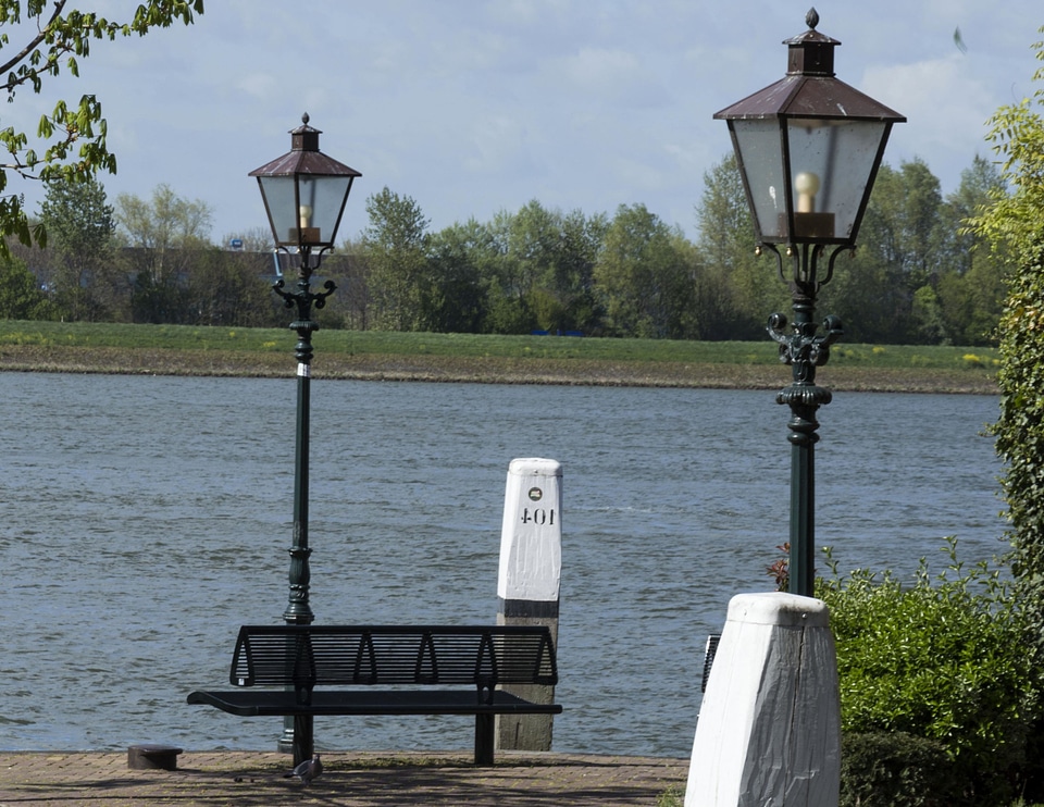 Bench electricity lake