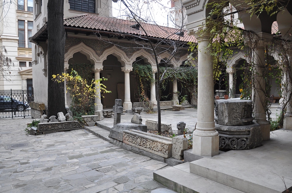 Ancient arch architectural style