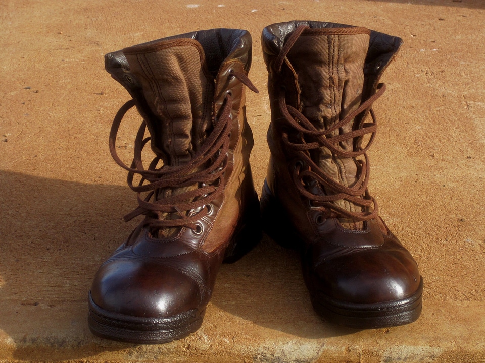 Lace-ups leather shiny
