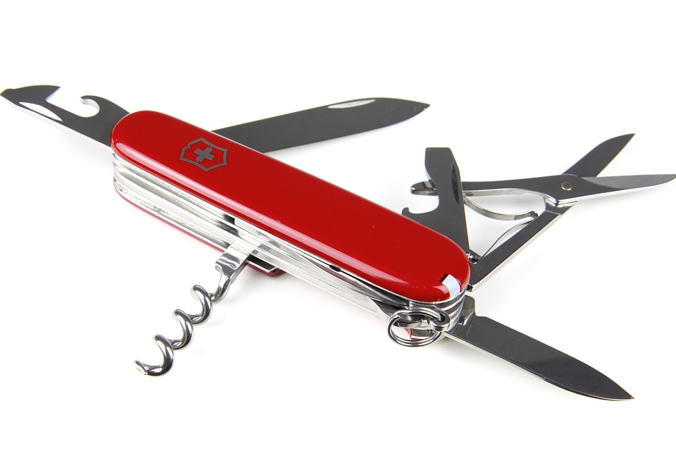 Blade corkscrew cutter