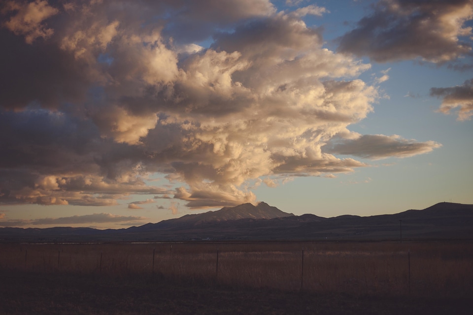 Atmosphere backlight cloud