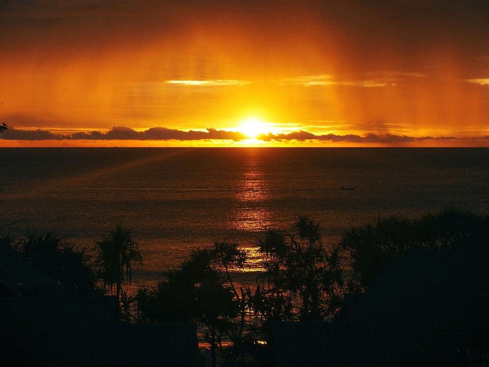 Atmosphere backlight bay