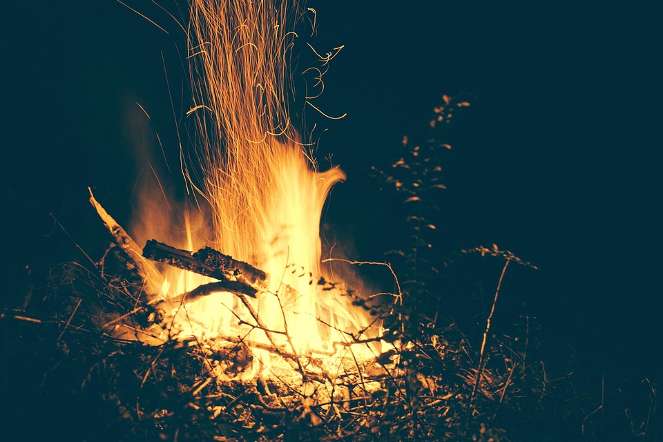 Campfire dark darkness