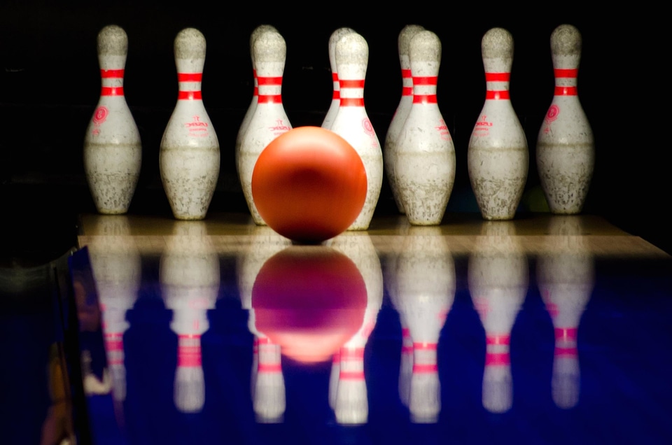 Activity ball bowling