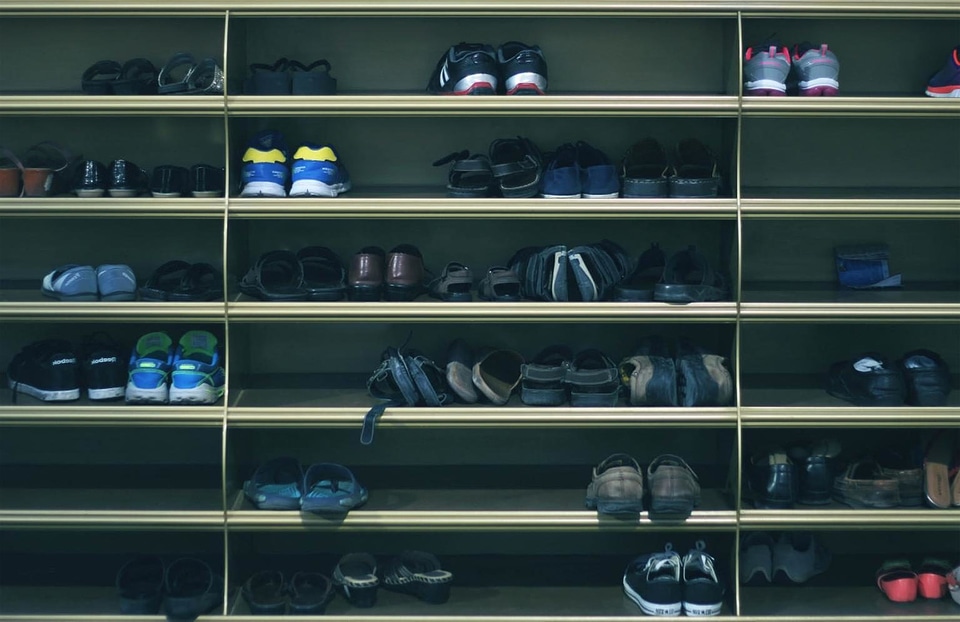 Fashion interior shelf
