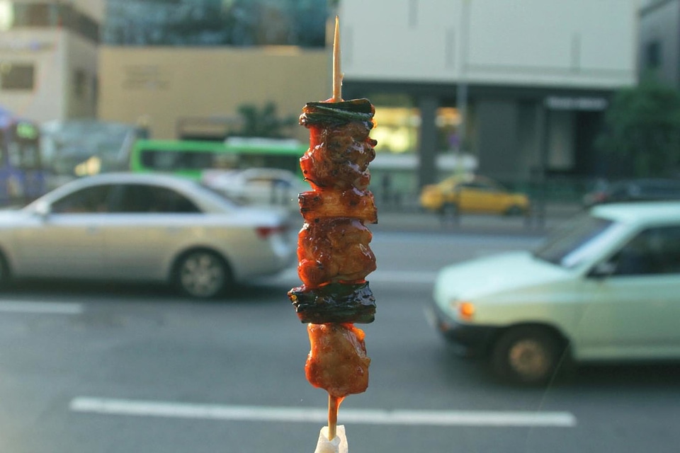 Automobile barbecue car