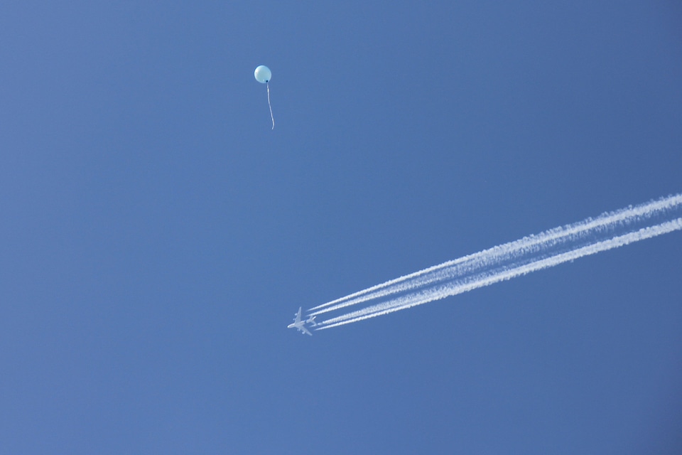 Aircraft flyer balloon
