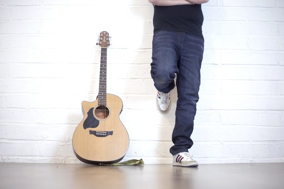 Floor guitar indoors