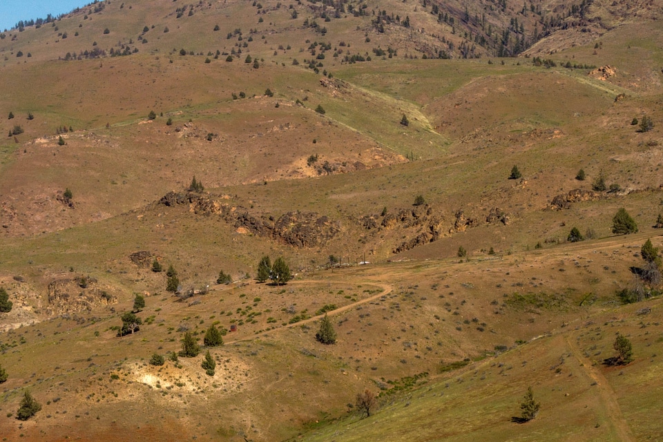 Daylight grassland high land