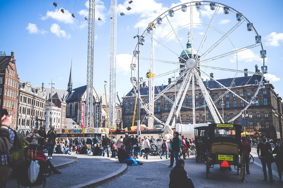 Amusement architecture center