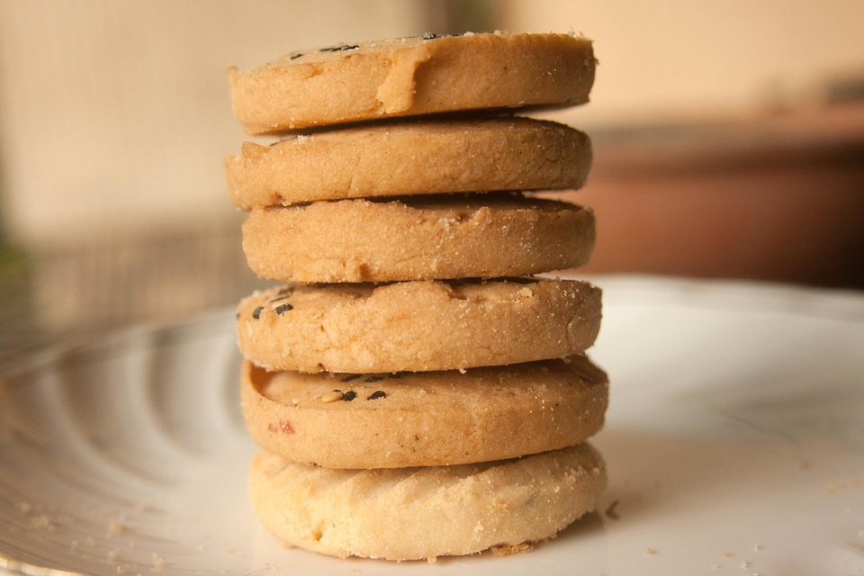 Bake biscuit bread