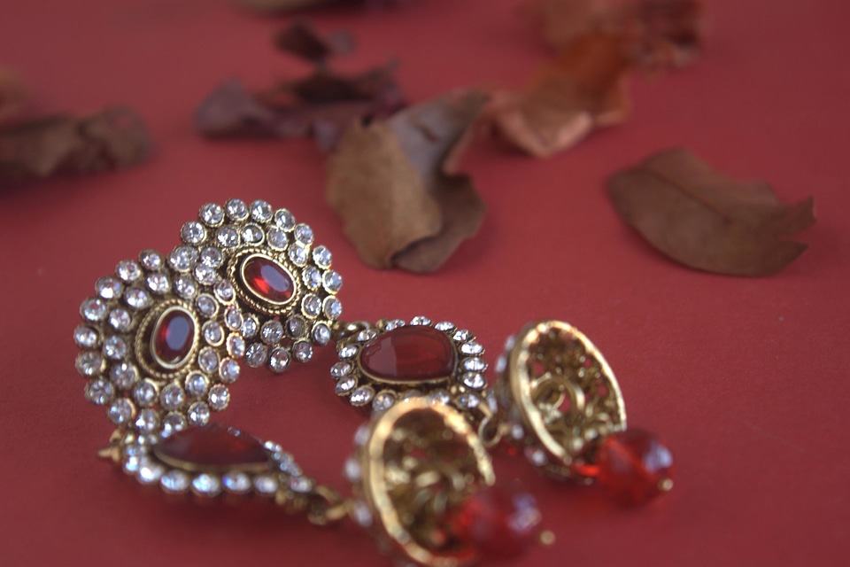 Metal accessory art