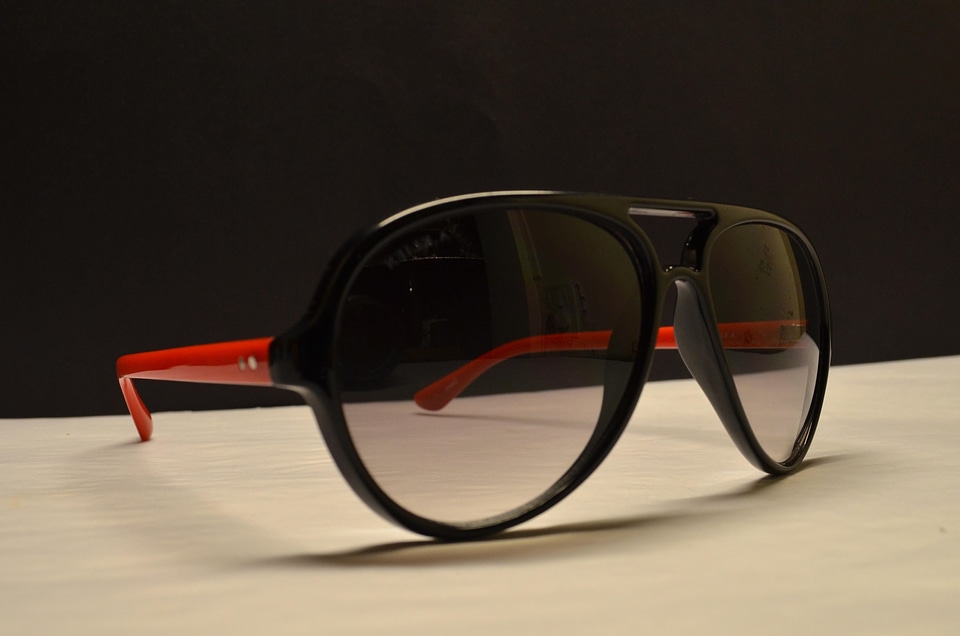 Dark eyeglasses lens