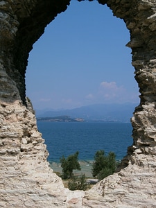 Italy lake rock photo