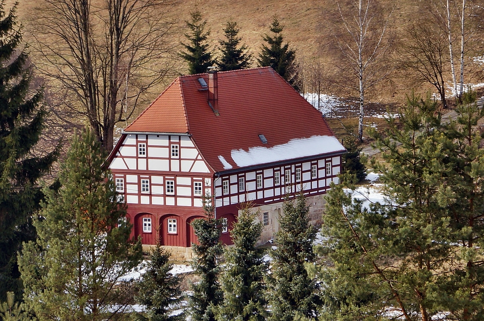Building truss type of house