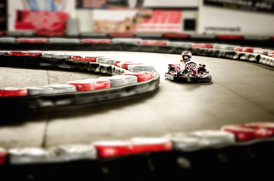 Asphalt fence race