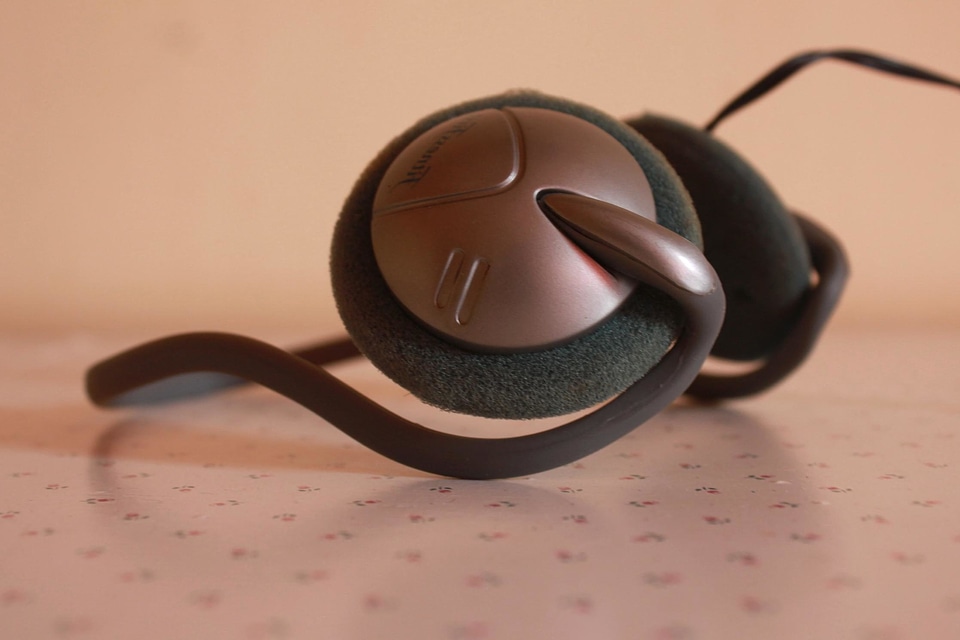Electronics equipment headphone