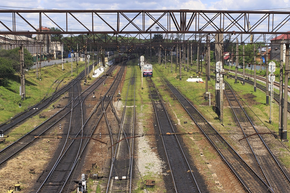 Intersection locomotive mechanism