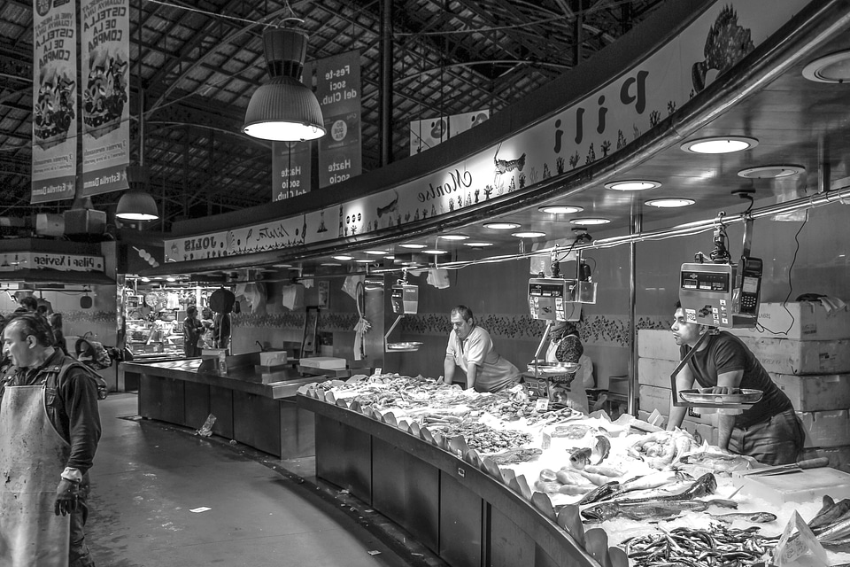Black And White crowd diet