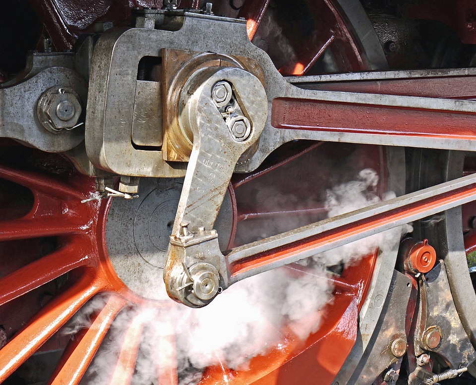 Iron locomotive mechanism