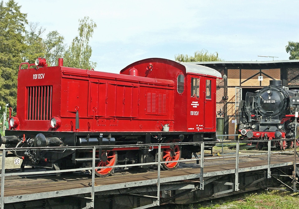 Fence locomotive mechanical