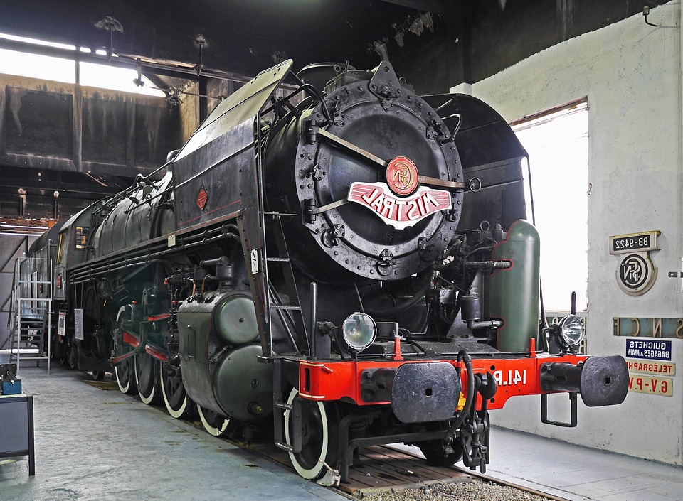Engine garage locomotive