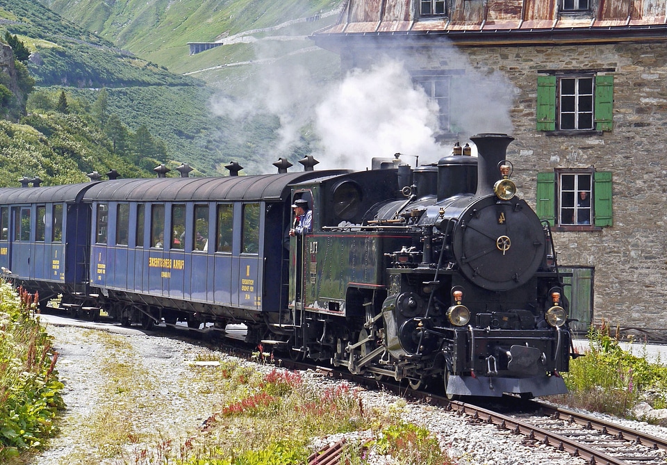 House locomotive mechanism