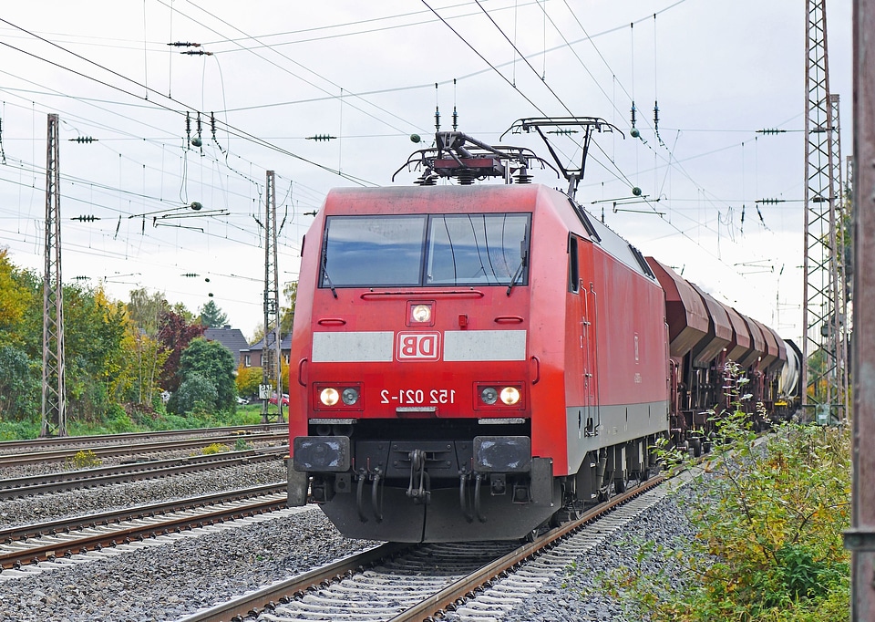 Cargo carriage electricity
