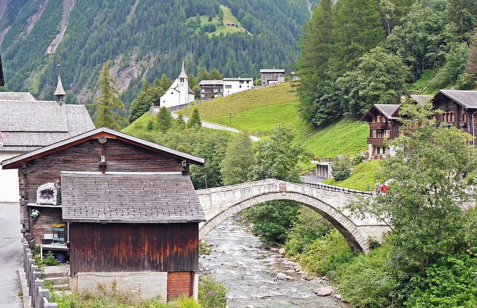 Architecture bridge house