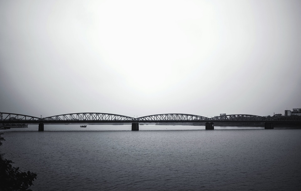 Arch boat bridge