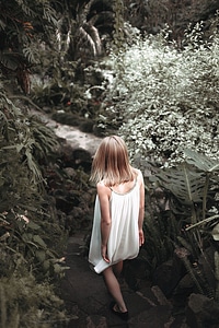 Blonde Hair bush dress photo