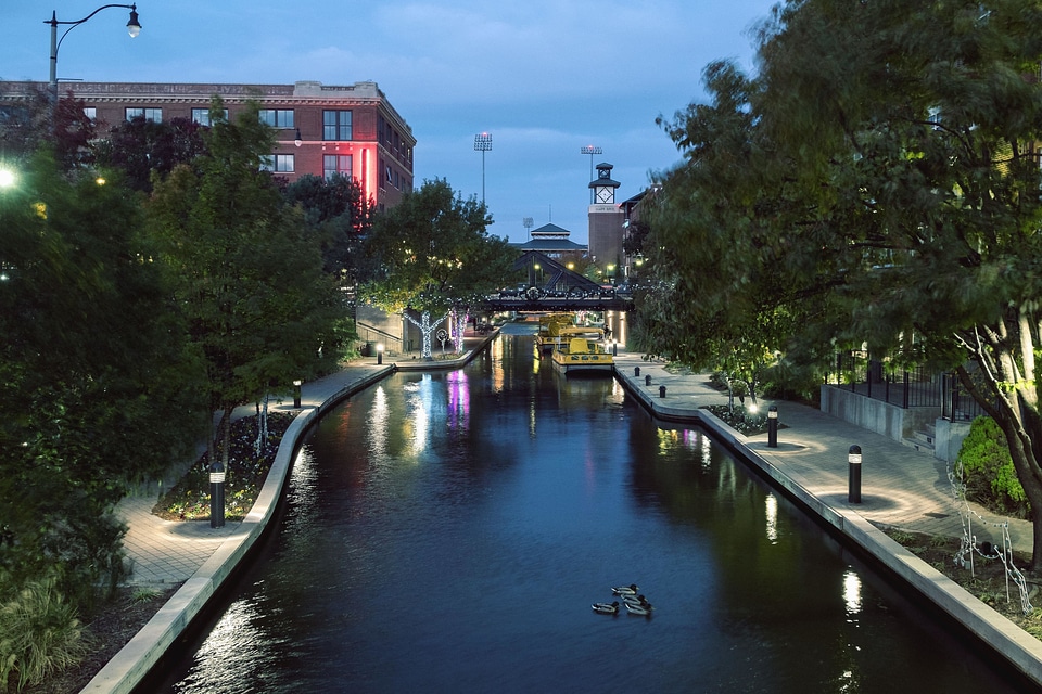 Boat canal light