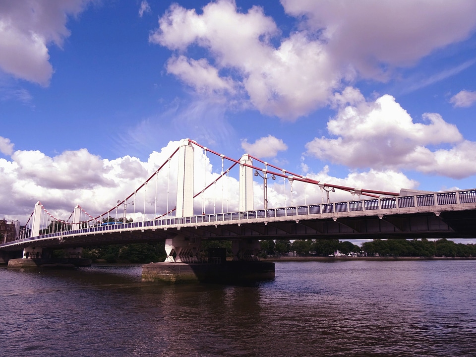 Architecture bridge cable